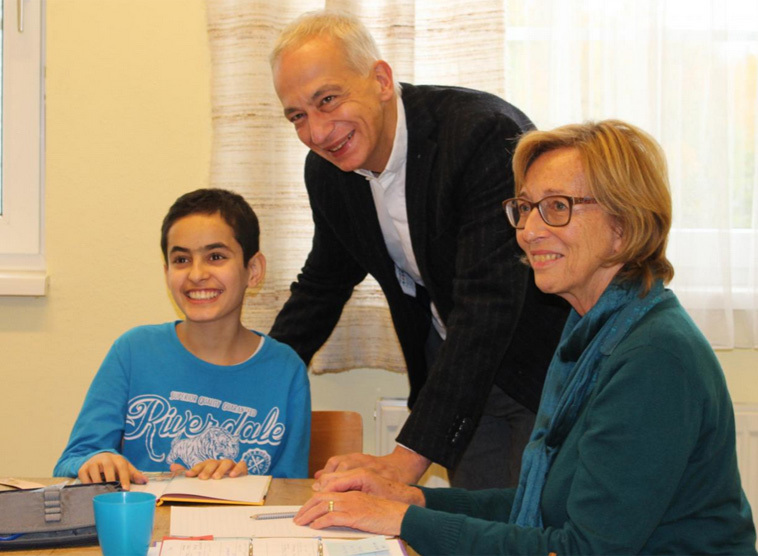 Caritaspräsident Landau in einem Lerncafe