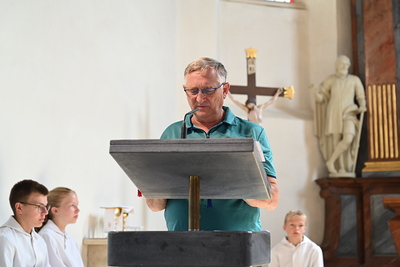 Pater Norbert Kalcher feierte Gottesdienst und segnete die Fahrzeuge
