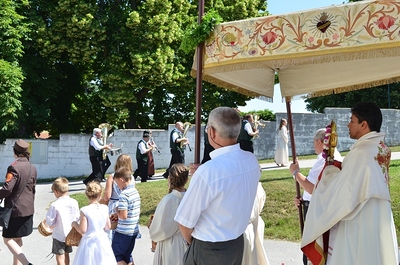 Festgottesdienst und Fronleichnamsprozession
