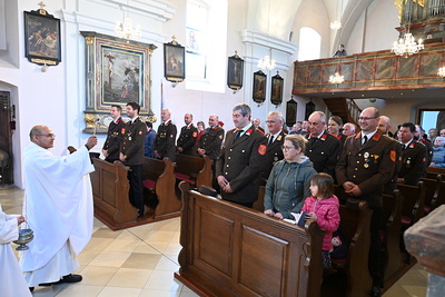Florianimesse mit Segnung der neuen Einsatzhelme