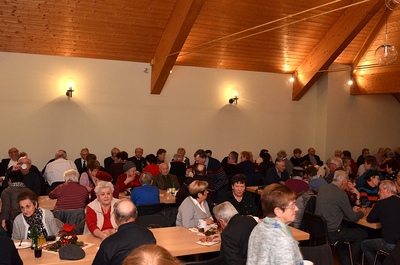 Pfarrkaffee im Gemeindesaal