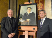 Kardinal Christoph Schönborn und Michael Spindelegger vor einem Bild Hildegard Burjans/kathbild.at,rupprecht