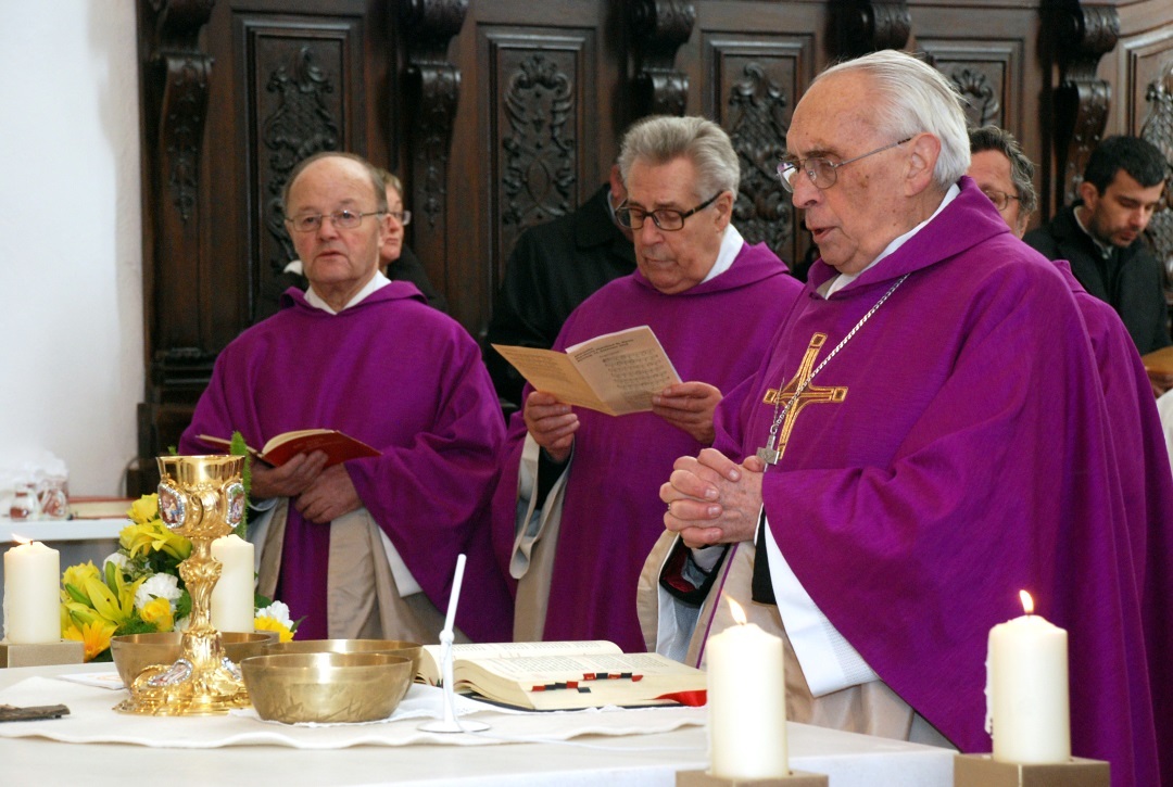 Weihbischof Helmut Krätzl bei der Eucharistiefeier