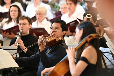 Gottesdienst mit Chor und Orchester im Rahmen der Sommernachtsklänge 2025.