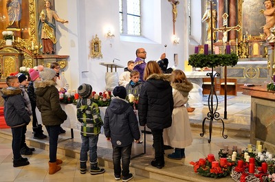 Familienmesse und Segnung der Adventkränze