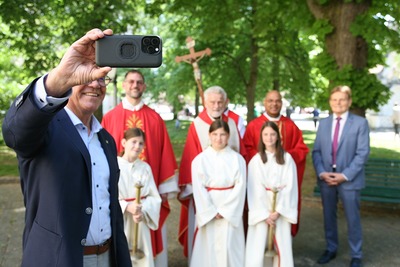 Gottesdienst und Pfarrfest in Asparn/Zaya
