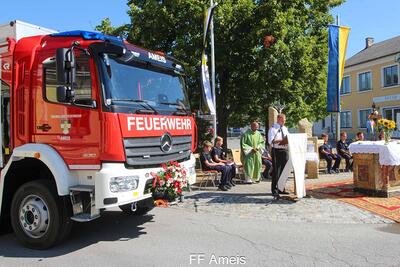 Segnung des neuen Feuerwehrautos