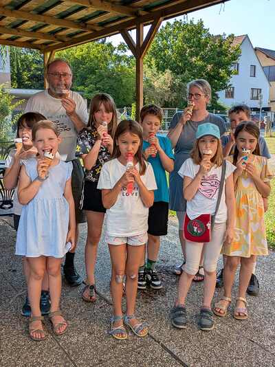 Wir gönnen uns vor den Sommerferien ein leckeres Eis und freuen uns schon auf die neuen Mini Stunden im Herbst. :-)