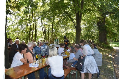 Kranzniederlegung und Gottesdienst
