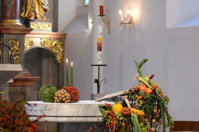 Erntedankfest: Eucharistiefeier und Agape 2016