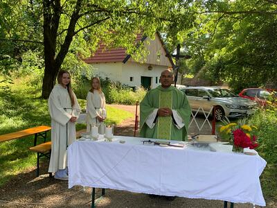 Gottesdienst und Pfarrheurigen in Ameis