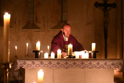 Gottesdienst bei Kerzenschein