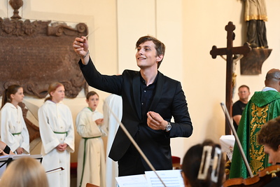 Gottesdienst mit Chor und Orchester im Rahmen der Sommernachtsklänge 2025.