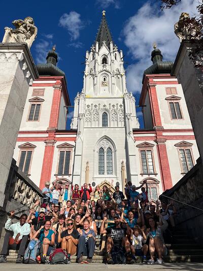 Gruppenfoto vor Basilika Mariazell