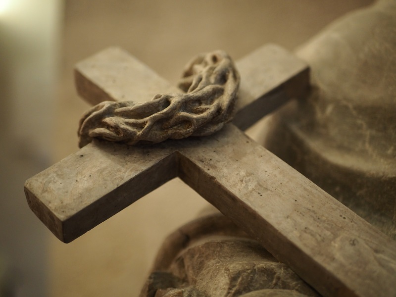 Das Kreuz ist das Symbol des Christentums schlechthin. Am Konzil von Ephesus (431 n. Chr.) wurde das Kreuz offiziell Symbol für das Christentum. Für Christen ist das Kreuz Zeichen unserer Zugehörigkeit zu Jesus und der Liebe Gottes zu den Menschen. D