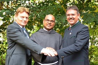 Amtseinführung Pater Nicholas Thenammakkal in der Pfarrkirche Asparn/Zaya