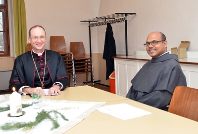 Bischof Turnovszky und Pater Nicholas Thenammakkal