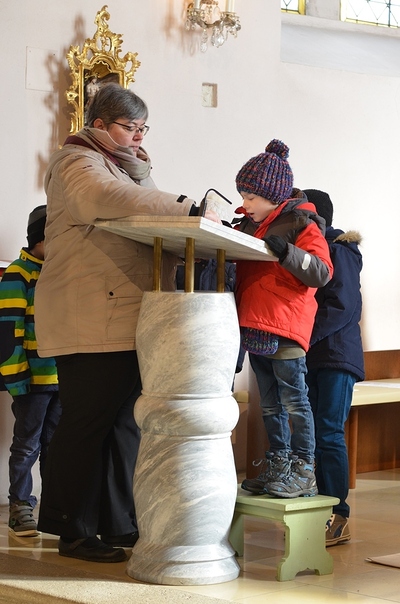 Die heurigen Erstkommunionkinder stellen sich vor.