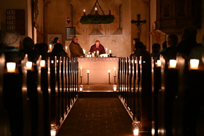 Gottesdienst bei Kerzenschein