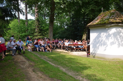 Maiandacht der Pfarren Asparn, Gnadendorf, Michelstetten und Wenzersdorf bei der Bildeichenkapelle