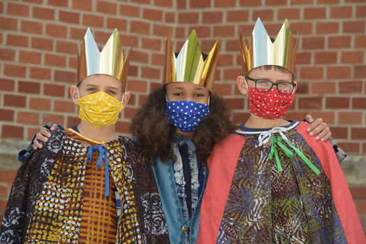 Sternsingen in der Pandemie / Paul Feuersaenger Sternsingen in der Pandemie