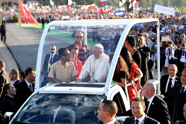 Papst Franziskus mit Jugendlichen am Weltjugendtag