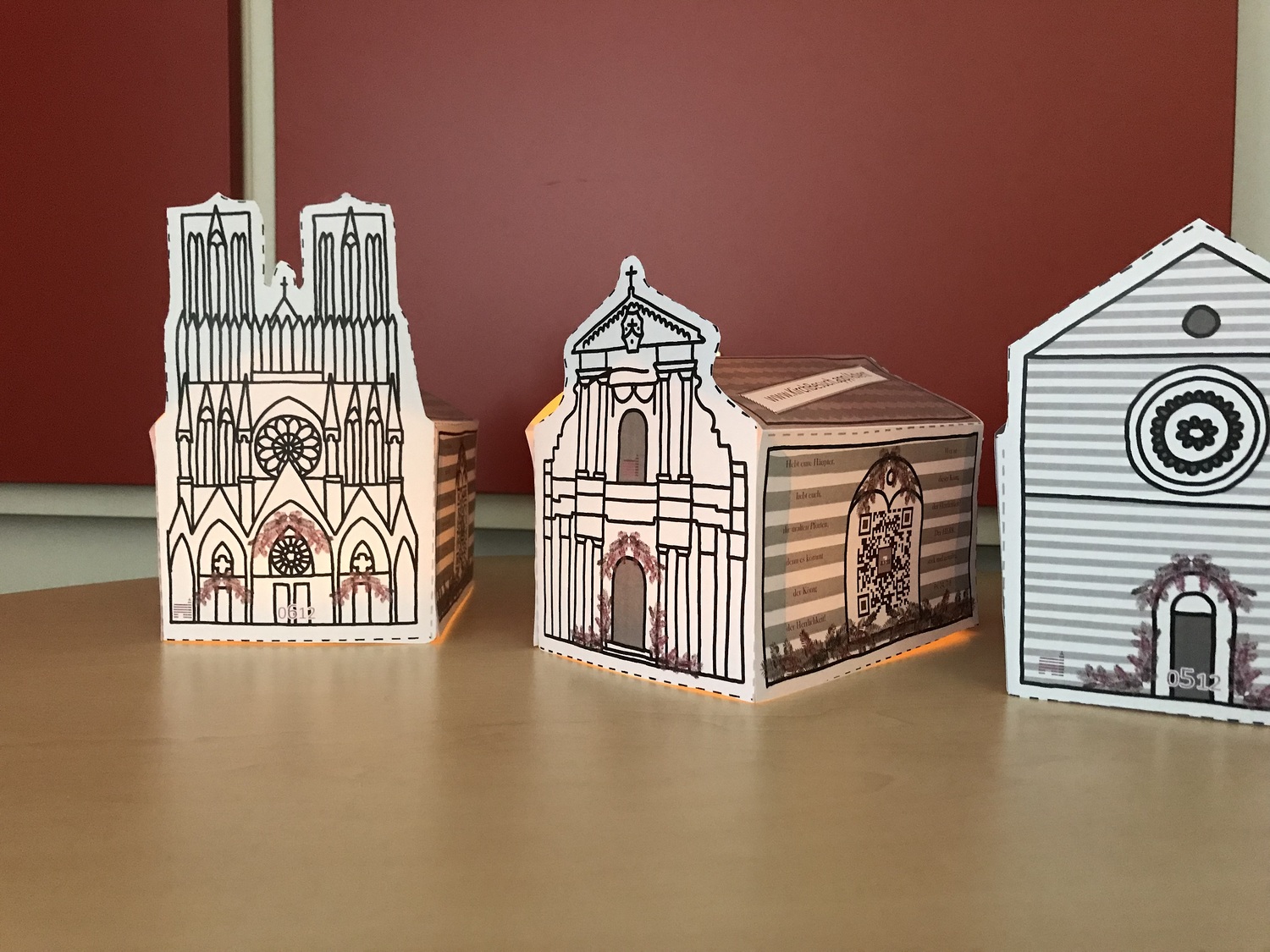 Kapellen zum Aufstellen in der offenen Kirche