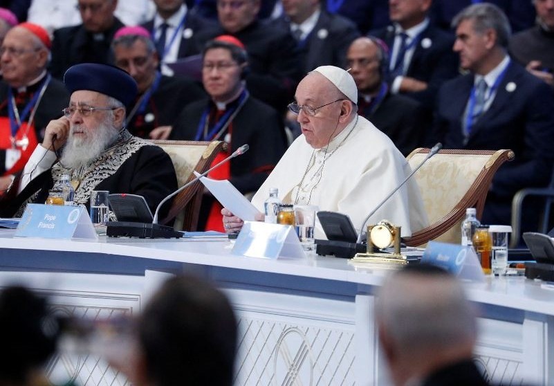 Franziskus vor Delegierten des Weltkongresses der Religionen in der kasachischen Hauptstadt Nur-Sultan: 'Gott ist Frieden und führt immer zum Frieden, niemals zum Krieg'.