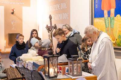 Krippenandacht in der Kapelle in Zwentendorf