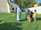 Auch ein Polizeihund wurden an diesem Sonntag gesegnet