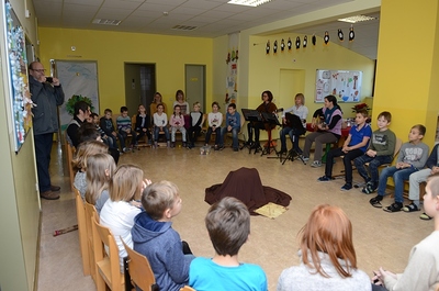 Bischof Turnovszky besucht die Volksschule Gnadendorf