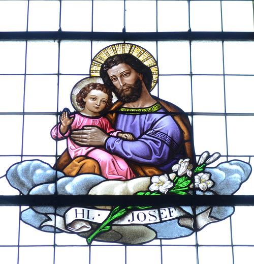 Glasfenster in der Kirche in Gnadendorf