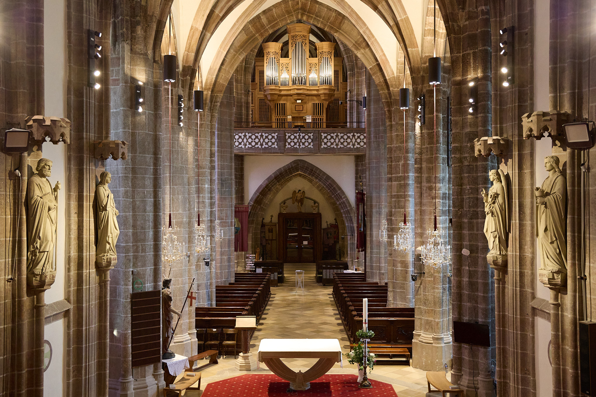 Blick in die Kirche