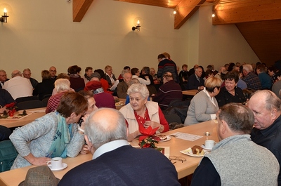 Pfarrkaffee im Gemeindesaal