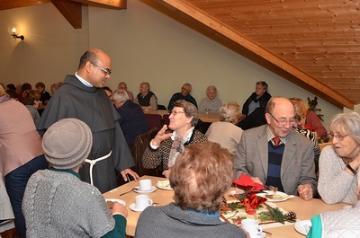 Pfarrkaffee im Gemeindesaal