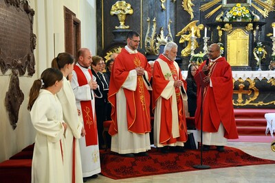 Gottesdienst und Pfarrfest in Asparn/Zaya
