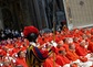  Von Montag bis Dienstagabend tagen die aus aller Welt angereisten Kardinäle unter Ausschluss der Öffentlichkeit in der vatikanischen Audienzhalle.