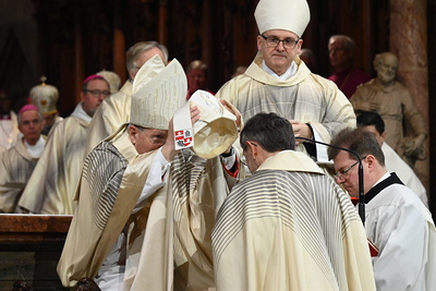 Bischofsweihe und Amtseinführung im Stephansdom