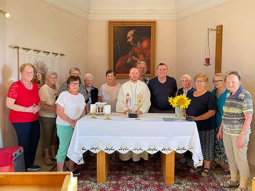 Gemeinsam Gottesdienst feiern in der Kapelle in Olgersdorf