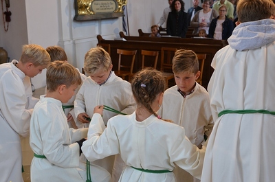 Neue Minis in die Ministrantenschar aufgenommen.