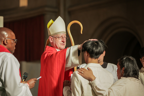 Formung der anderssprachigen Gemeinde in der Canisiumskirche durch Weihbischof Scharl 2024