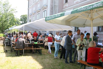 Gottesdienst und Pfarrfest in Asparn/Zaya