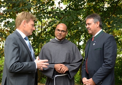 Amtseinführung Pater Nicholas Thenammakkal in der Pfarrkirche Asparn/Zaya