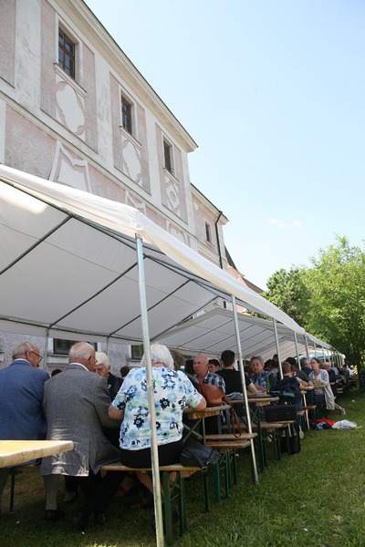 Gottesdienst und Pfarrfest in Asparn/Zaya