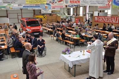 Feldmesse und Autosegnung beim FF-Heurigen