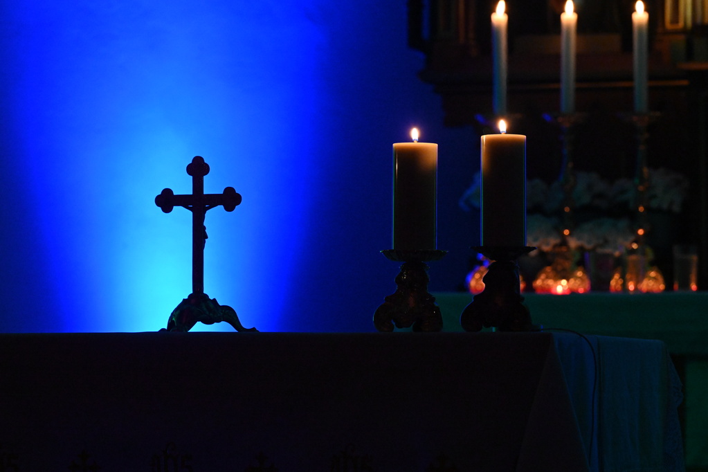 Im Schatten des Kreuzes