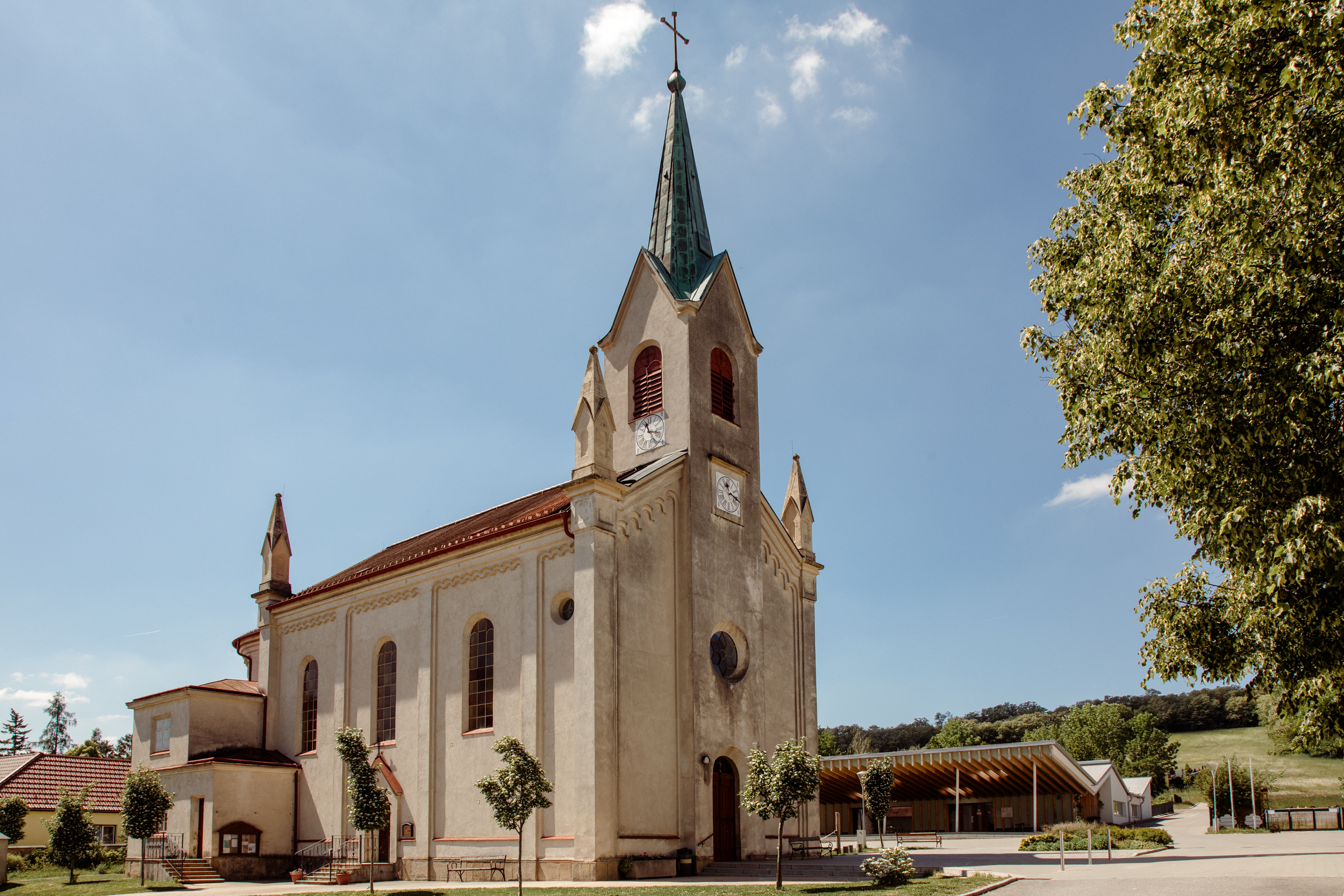 Kirche und Kirchenplatz