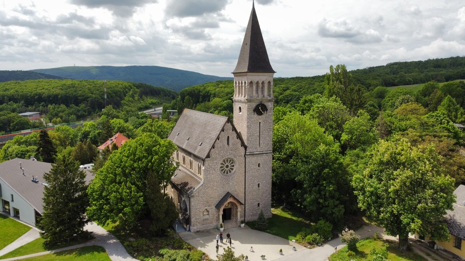 Außenperspektive Pfarrkirche