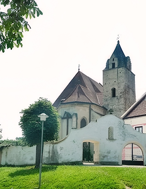 Pfarrkirche St. Lorenzen am Steinfeld
