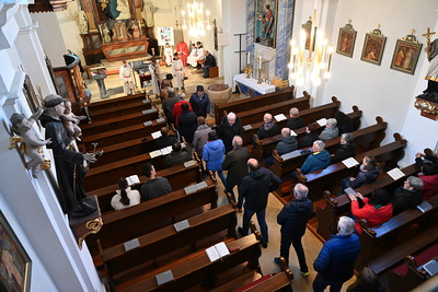 Karfreitagsliturgie in der Kirche in Wenzersdorf